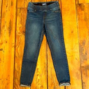 Elastic waistband, darker jeans with stretch, high rise, not real front pockets